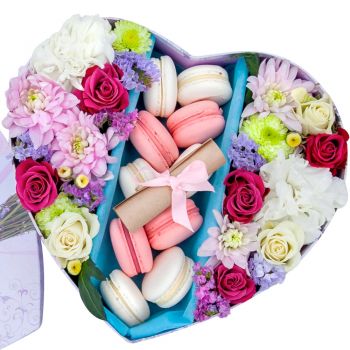 Купити квіти в коробці серце "Любов". annetflowers.com.ua